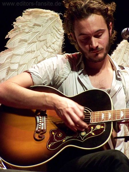 Tom Smith beim Smith & Burrows-Konzert, Babylon Berlin 2011 (Foto: Katrin Rohmann, CC 2.5 generisch, Namensnennung, Wikimedia)